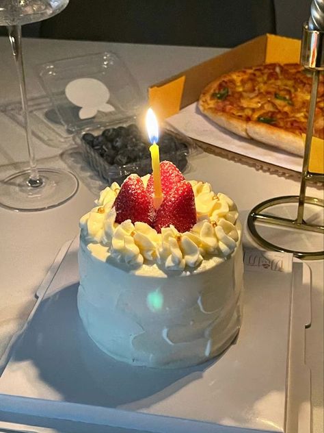 Today Is My Birthday Aesthetic, My Birthday Aesthetic, Birthday Candle Photography, Candle Photography, Sweet 17, Birthday Aesthetic, Style Birthday, Birthday Inspo, Creative Birthday Cakes