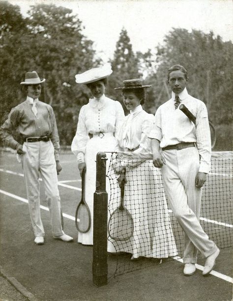 Edwardian Gentleman, 1900s Sportswear, Vintage Tennis Photos, Tennis Magazine, Badminton Bag, Germany Fashion, Sports Costume, Tennis Photos, Tennis Wear