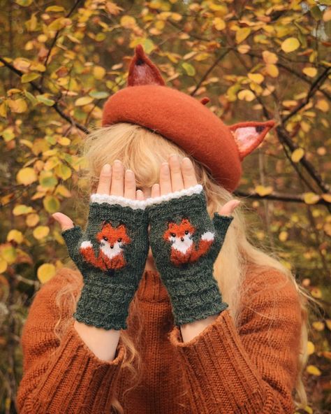 Autumn Cottagecore, Winter Cottagecore, September Autumn, Fox Forest, Forest Wood, Cottagecore Outfits, Cottagecore Fashion, Forest Creatures, Fall Wear