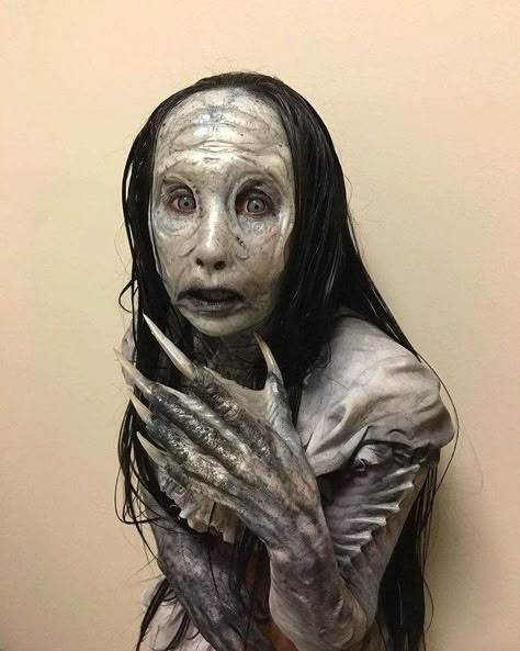 FX Artists on Instagram: “From @bartmixon ----- FACE/OFF [2017] Insmouth creation for the season finale of SyFy's Face/Off, modeled by the ever bendy Bonnie Morgan.…” Makeup Prosthetics, Face Off Syfy, Prosthetic Makeup, Amazing Halloween Makeup, Monster Face, Horror Monsters, Special Effects Makeup, Occult Art, Halloween Horror Nights