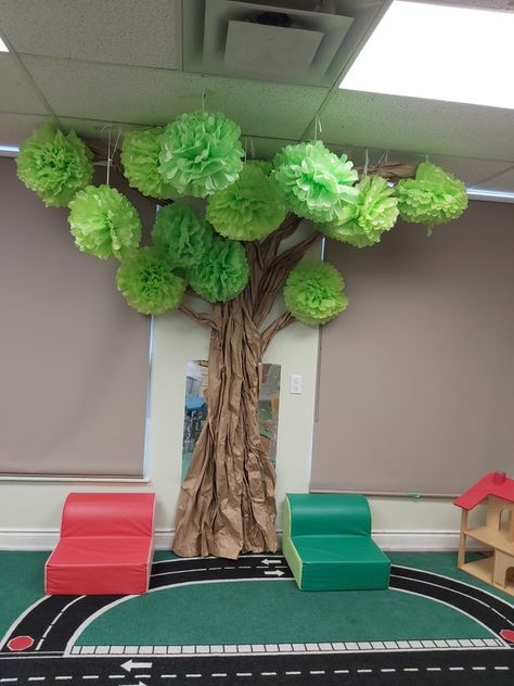 Classroom Paper Tree, Paper Tree On Wall Diy, Tissue Paper Tree On Wall, Diy Paper Tree Classroom, Classroom Trees Corner, How To Make A Fake Tree, Tree In Classroom Ideas, How To Make A Tree For Classroom, Tree In Classroom