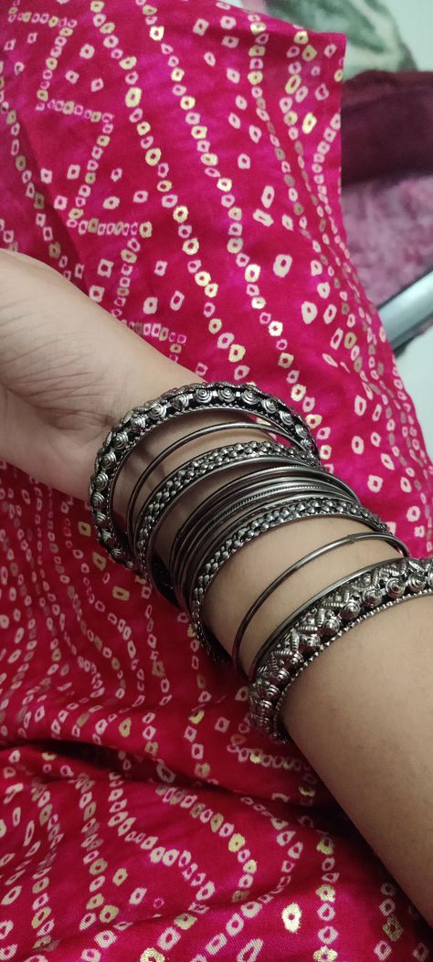 Desi Fake Story, Desi Bangles Aesthetic, Indian Bangles Aesthetic, Bangles Snap, Desi Poses, Bangles Aesthetic, Fake Photo Sick, November Outfits, Desi Love