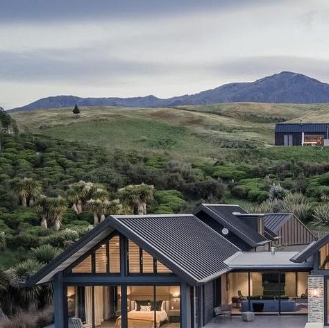 Mason&Wales Architects on Instagram: "Threepwood Farm House, Queenstown Designed by @masonandwalesarchitects  Completed 2020 Image by @larkin_photography . . . #masonandwales #masonandwalesarchitects #architecture #architect nzarchitecture #nzarchitect #queenstownarchitect#queenstown #lakehayes #farmhouse #luxuryhome #newresidence #house #home" Queenstown Architecture, Building Inspiration, Queenstown, Places And Spaces, Lake House, Luxury Homes, Wales, Architects, Favorite Places