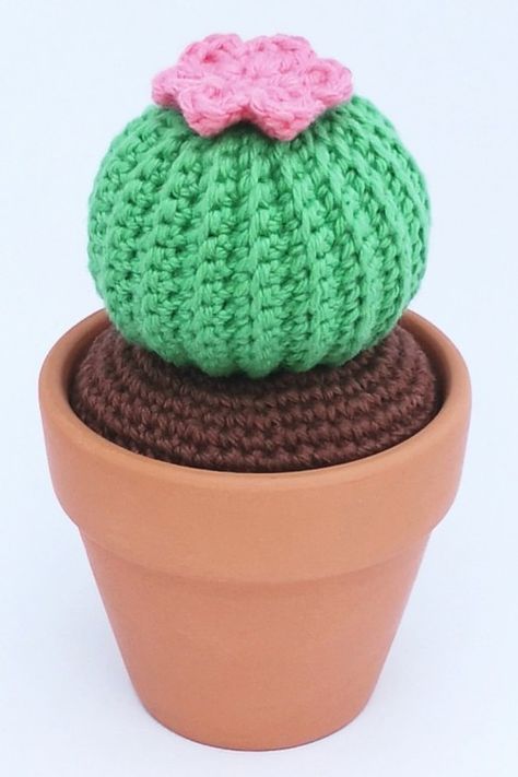 Mini Round Barrel Cactus - Free Pattern Flower Bookey, Round Cactus, Flower Film, Crochet Pattern Tutorial, Crochet Decor, Blooming Cactus, Barrel Cactus, Crochet Cactus, Crochet Plant