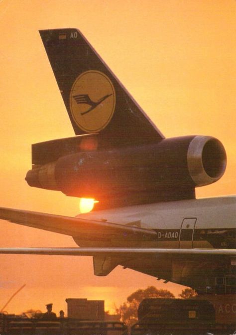 Lufthansa Airlines, Retro Aviation, Plane Wallpaper, Canadian Airlines, Aviation Nation, Douglas Aircraft, Plane And Pilot, Dc 10, Airplane Photography