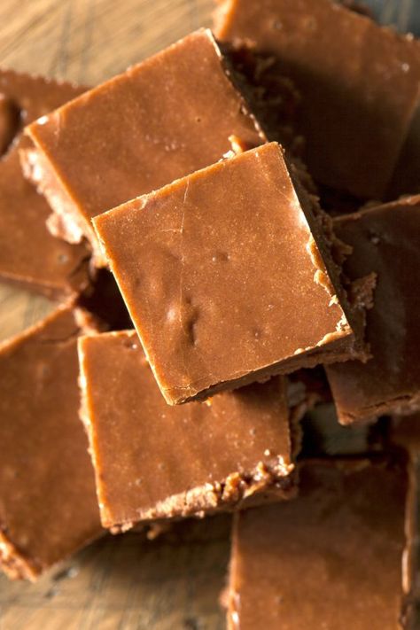 Super Easy Two Ingredient Fudge - Uplifting Mayhem Cinnamon Fudge, Million Dollar Fudge, Classic Fudge Recipe, Fantasy Fudge Recipe, Marshmallow Fudge Recipe, 2 Ingredient Fudge, Fantasy Fudge, Old Fashioned Fudge, Easy Chocolate Fudge