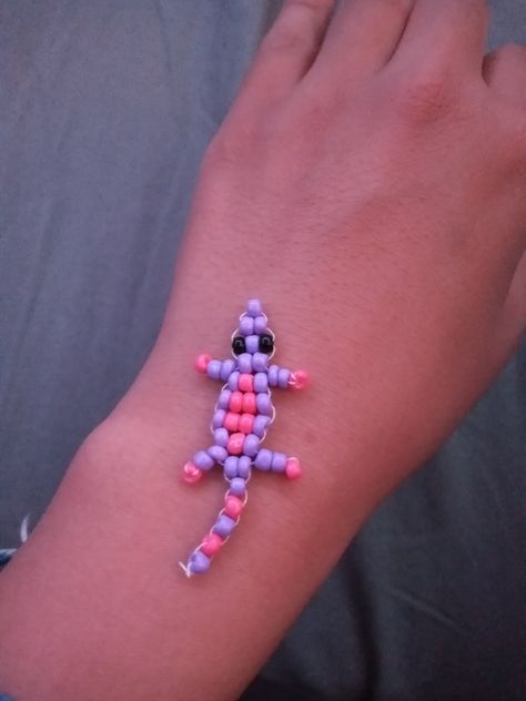 Seed Bead Lizard, Bead Lizard Tutorial, Bead Lizard, Seed Bead Bracelets Tutorials, Pony Bead Projects, Diy Kandi Bracelets, Animal Beads, Pony Bead Crafts, Pony Bead Patterns