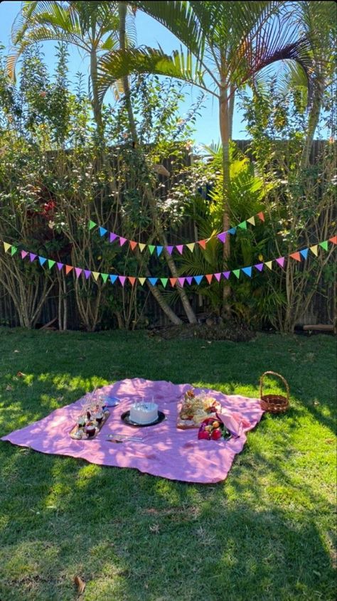 Ideas De Picnic Aesthetic, Picnic Bday Party Ideas, Picnics Aesthetics, Picnic Birthday Party Aesthetic, Birthday Picnic Aesthetic, Birthday Aesthetic Photos, Picnic Aesthetic Ideas, Picnic Aesthetic Friends, Picnic Bday