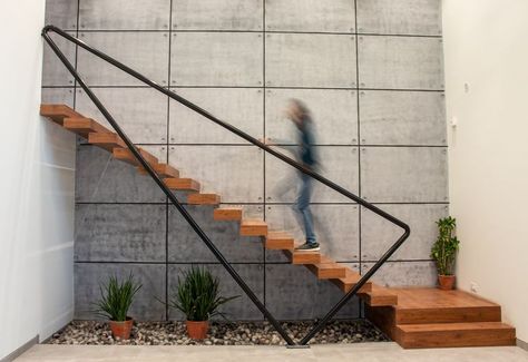 Industrial Staircase, Loft Designs, Staircase Interior Design, Handrail Design, Staircase Handrail, Modern Townhouse, Stair Railing Design, Staircase Wall, Stairs Architecture