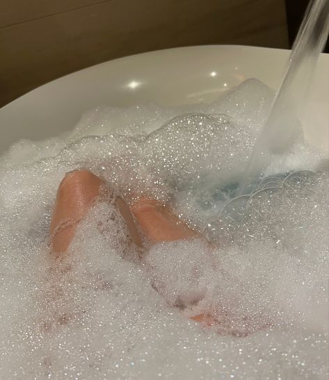 Bubble bath Bubble Bath Aesthetic Night, Pippa Grant, Gigi Cosmetics, Scout Aesthetic, Bubble Bath Aesthetic, Wellness Art, Bath For Two, Bathtub Aesthetic, Milk Baths