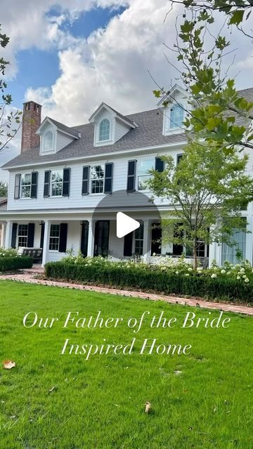 Lezley Nugent & Sylvia Scott on Instagram: "Who loved the movie, ‘Father of the Bride?’ This house is giving ALL the FOTB feels. So warm, so cozy, so perfect!  We’d love to help you find your dream home. Let’s connect.  🎥 courtesy of @emily.riter  . #luxuryrealestate #luxurylifestyle #dreamhome #luxuryhomes #sellingdallas #dallasrealestate #dallasrealestateagent" Colonial Revival House Interior, Father Of The Bride House Interior, Father Of The Bride House Aesthetic, Father Of The Bride House, Colonial House Interior Design, Backyard Christmas, Classic Colonial Homes, Colonial House Interior, Colonial Revival House