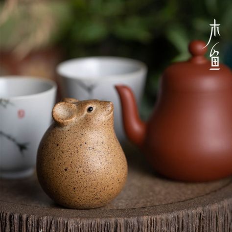 Woodfish rock money rat zodiac tea pet mouse hand sculpture ceramic tea plate swing piece of crude ceramic tea can be raised to play tea Rat Zodiac, Pet Mouse, 3d Tiskárna, Cute Zodiac, Turtle Ornament, Office Ornaments, Pottery Animals, Sculpture Ceramic, Tea Pet