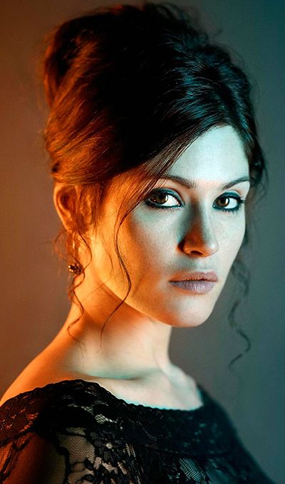 Gemma Arterton Gemma Arteton, Gemma Artenton, Portraits Female, Gemma Arterton, Actrices Hollywood, Dark Hair, Celebrity Photos, Celebrities Female, Beauty Women