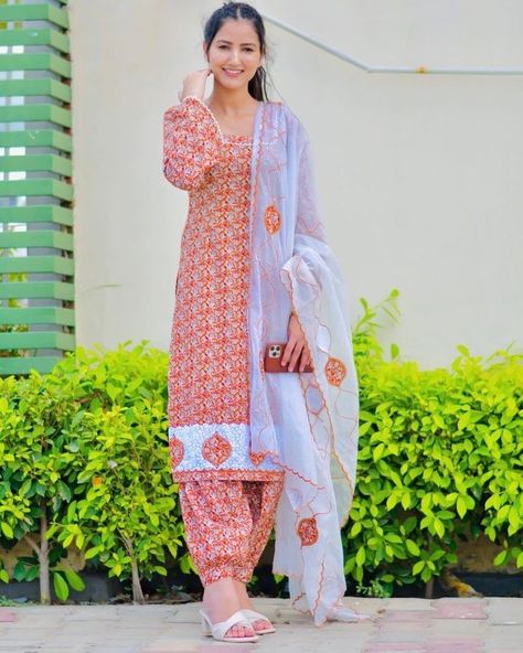 Rajdeep Kullar, Dhoti Dresses For Women, Harshdeep Kaur, Panjabi Dress, Handmade Suit, Frock Ideas, Traditional Poses, Long Frocks For Girls, Patiyala Suits