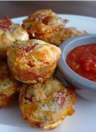 Football Sunday Snacks Pepperoni Pizza Puffs, Pizza Dishes, Pizza Puffs, Prep Food, Pizza Muffins, Mini Pizzas, Kids Healthy, Pizza Bites, Entertaining Friends