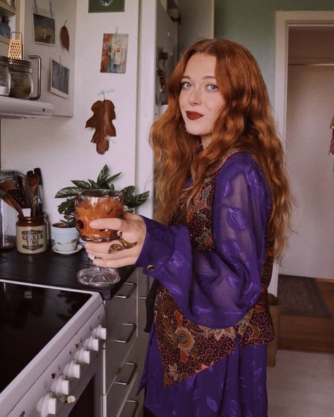 Boho Red Hair, Fall Outfits For Redheads, Fantasy Inspired Fashion, Bohemian Witch, 70s Inspired Fashion, Witch Fashion, Copper Hair, 1970s Fashion, 70s Inspired