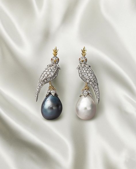 Tiffany <em>&</em> Co.’s new Bird On A Pearl collection builds on a sparkling tradition Bird Jewelry Design, Bird Jewellery, Jean Schlumberger, Sapphire Drop Earrings, Pearl Earrings Designs, Jewelry Product Shots, Pearl Jewelry Design, Pearl Necklace Designs, High Jewellery