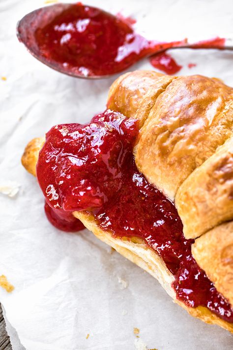 Ruby-red and lusciously sweet, this strawberry jam is a fresh and tangy homemade treat to spread over buttery toast, biscuits or warm croissants! | thecozyapron.com #strawberryjamrecipe #strawberryjam #strawberryjamrecipewithoutpectin #easystrawberryjam Toast With Strawberry Jam, Croissant With Jam, Jam Croissant, Buttery Toast, Jam Photography, Woodland Picnic, Crescent Roll Dessert, Easy Strawberry Jam, Jam Toast