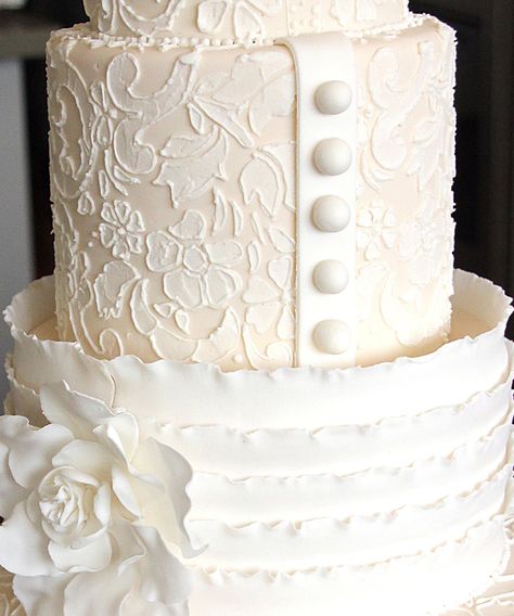 Champagne Wedding Cakes, Wedding Cake Tutorial, Cake Writing, Wedding Cake Pictures, Cake Decorating Classes, Dream Wedding Cake, Lace Wedding Cake, Floral Wedding Cakes, Creative Cake Decorating