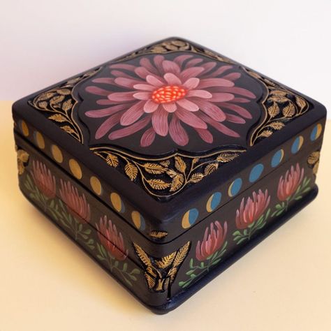 rosa de weerd | ‘Three Falling Stars Jewellerybox’ Custom project made out of an antique Indian wooden box. Restored, sanded, painted with groundlayers… | Instagram Custom Ring Box, Graphic Shapes Design, Painted Jewelry Boxes, Custom Jewelry Box, Antique Jewelry Box, Decorative Paintings, Falling Stars, Vintage Jewelry Box, Painted Boxes