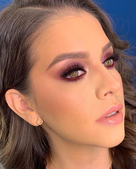 Makeup For Fuschia Dress, Makeup With Hot Pink Dress, Magenta Dress Makeup, Makeup For Fuchsia Dress, Make Up Fucsia, Makeup Fucsia, Makeup With Purple Dress, Fucsia Makeup, Purple Makeup Looks