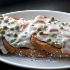 Cream Chipped Beef Recipe, Beef On Toast, Creamed Chipped Beef, Cornbread Cake, Creamed Beef, Homemade Sandwich, Chipped Beef, Light Cakes, Bechamel Sauce