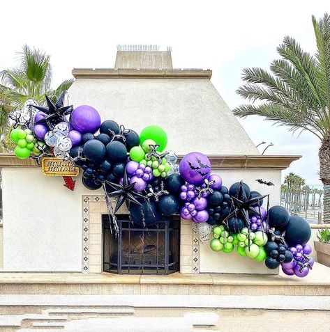 Beetlejuice Backdrop Ideas, Beetlejuice Balloons, Halloween Balloons Garland, Champagne Lounge, Halloween Balloon Arch, Halloween Arch, Halloween Balloon Garland, Juice Party, Balloon Halloween