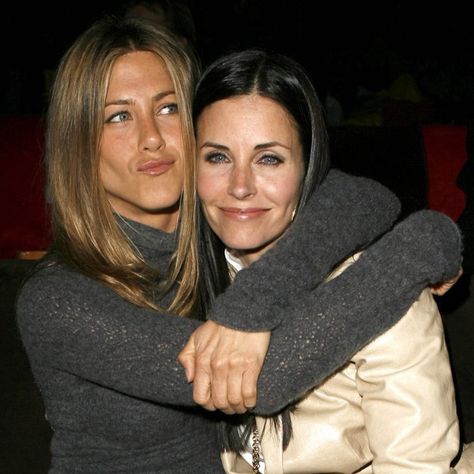 17 Celebrity Friendships That Show Us How Important It Is For Women to Stick Together: There are so many celebrity pals out there, but none of them quite compare to female celebrity friendships. Celebrity Best Friends, Nancy Dow, Jenifer Aniston, Jen Aniston, Friends Episodes, Friends Cast, Friends Tv Series, Monica Geller, Friends Moments