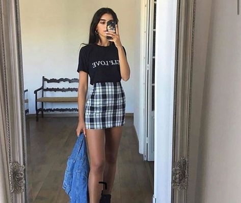 Black And White Plaid Skirt, Skirt Grunge, Skirt Outfits Aesthetic, Outfits Skirts, Empire Pattern, Mini Skirt Fashion, Rok Mini, Tennis Skirt Outfit, Grunge Shirt