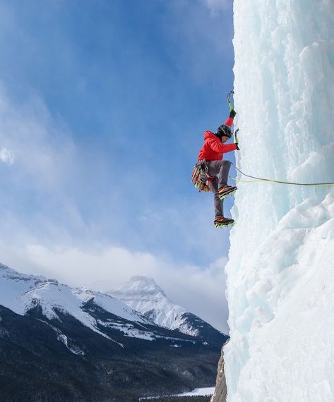 Ice Climbing Aesthetic, Snow Climbing, Ice Climber, Colorado Life, Climbing Art, Adventure Aesthetic, Mountain Climbers, Ice Climbing, Snow Mountain