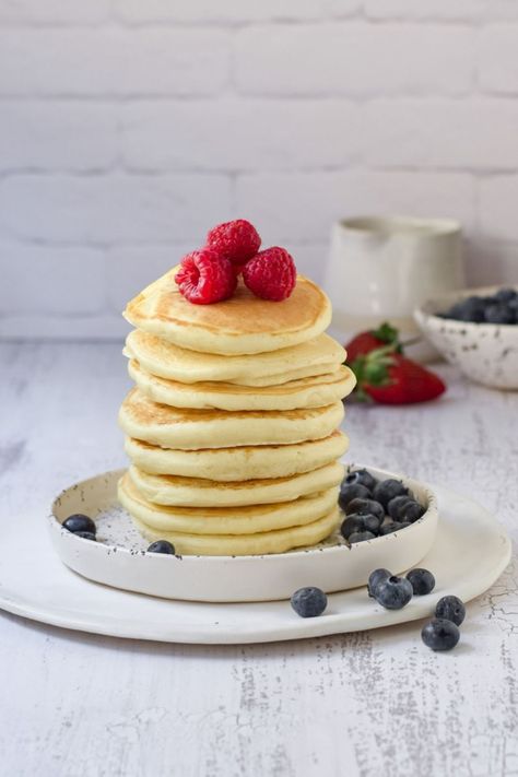 Easy Crumpet Recipe Easy Crumpet Recipe, Easy Flapjacks, Fluffiest Pancakes, Crumpet Recipe, Flapjack Recipe, Making Pancakes, Pancake Recipe Easy, Chocolate Pancakes, Perfect Brunch