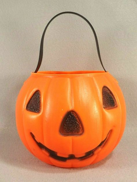 Renzi Pumpkin Witch Halloween Blow Mold Trick or Treat Bucket 800 Rivet Handle Trick Or Treat Bucket, Halloween Blow Molds, Treat Bucket, Pumpkin Bucket, Plastic Pumpkins, Flying Witch, Pumpkin Witch, Witch Halloween, Blow Molding