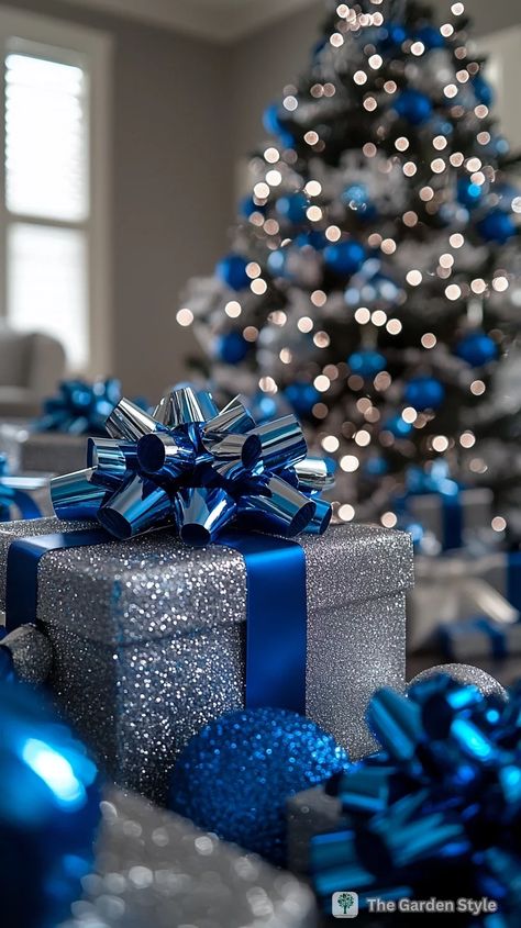 40 Inspiring Blue Christmas Decorations - The Garden Style Blue Gift Wrapping Ideas, Blue Christmas Decor Ideas, Blue Gift Wrapping, Blue Christmas Decorations, Blue Christmas Background, Xmas Gift Wrap, Blue Christmas Decor, Silver Christmas Decorations, Silver Wrapping Paper