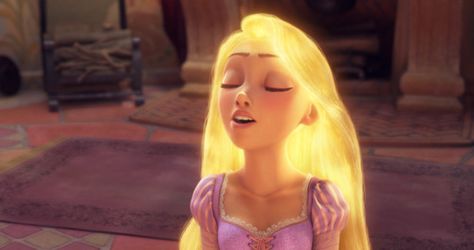 Rapunzel Magic Hair Tangled Rapunzel Hair, Glowing Hair, Tangled Princess, Magic Flower, Rapunzel Disney, Glow Hair, Rapunzel And Flynn, Disney Princess Outfits, Rapunzel Hair