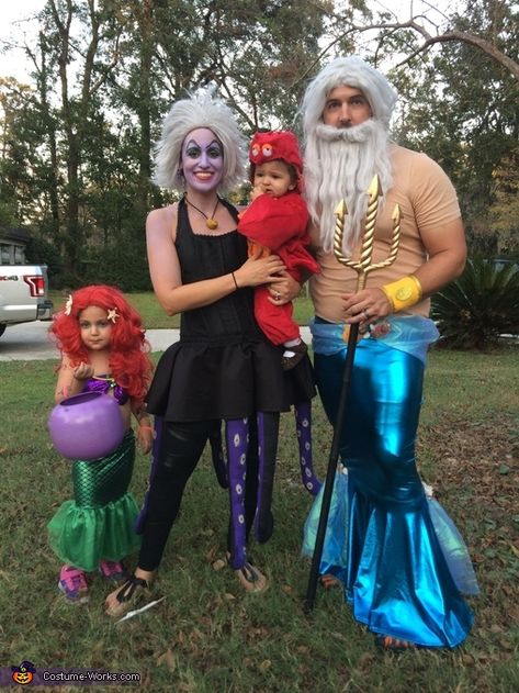 Ariel Family Costume, King Triton Costume Diy, Little Mermaid Group Costume, Mermaid Family Costume, Little Mermaid Family Costume, King Triton Costume, The Little Mermaid Costume, Halloween Zoo, Family Costume Ideas