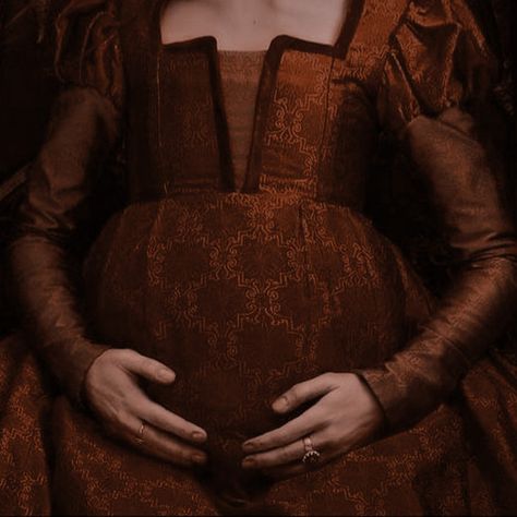 Pregnant Queen Aesthetic, Medieval Pregnancy Aesthetic, Royal Pregnancy Aesthetic, Medieval Aesthetic, Alicent Hightower, Catherine Of Aragon, Royalty Aesthetic, House Targaryen, House Of Dragons