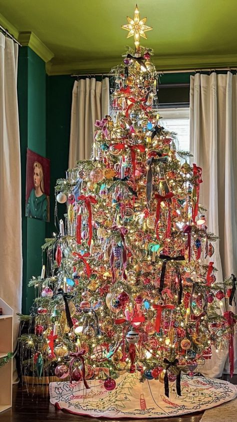 Traditional Colorful Christmas Tree, Christmas Tree Ideas Eclectic, Bank Themed Christmas Tree, Whimsicle Christmas Tree, Pink Green Red Christmas Tree, Boho Vintage Christmas Tree, Playful Christmas Tree, Tinsel Strands Christmas Tree, Vintage Christmas Tree Colored Lights