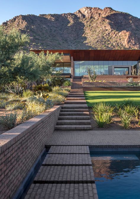 Contemporary Desert Homes, Vision Ideas, Modern Exteriors, Pretty Homes, Modern Desert, Camelback Mountain, Casa Country, Desert Homes, Paradise Valley