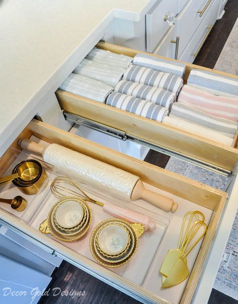 Kitchen organization project cooking drawers dishtowels baking items #kitchenorganization #organization #organizedkitchen #storageideas #organizedhome Drawer Organisation, Baking Organization, Kitchen Cabinet Organization Ideas, Cheap Office Decor, Kitchen Organization Ideas, Drawer Organization, Cheap Bathrooms, Kitchen Drawer Organization, Decor Ikea