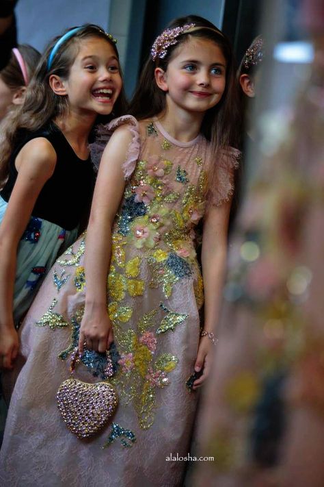 Dear Santa...I want smth from Elie Saab FW'17 Haute couture Elie Saab Couture, Kids Gown, Kids Fashion Dress, Kids Couture, Dresses Kids Girl, Elie Saab, Toddler Fashion, Childrens Fashion