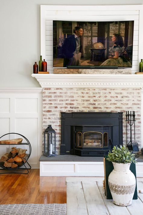 German Schmear Brick, Farmhouse Lifestyle, German Schmear, Farmhouse Artwork, American Farmhouse Style, Brick Fireplace Makeover, Diy Shiplap, American Farmhouse, Farmhouse Inspiration