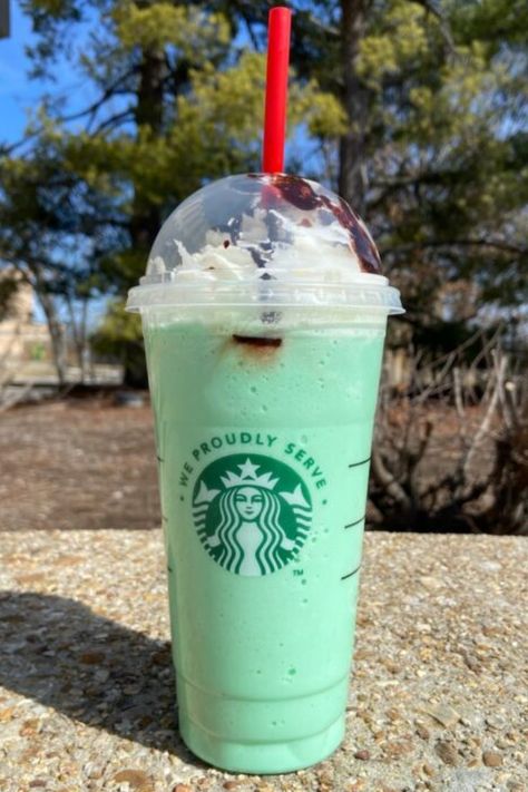 peppermint pow frappuccino | frappuccino starbucks menu | best starbucks drinks | best starbucks drinks menu | starbucks drinks flavor Starbucks Peppermint Drinks, Starbucks Ice Cream, Peppermint Mocha Frappuccino, Mint Coffee, Best Starbucks Drinks, Peppermint Latte, Starbucks Drink Menu, Mint Chip Ice Cream, Cold Starbucks Drinks