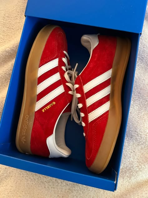 harry styles adidas gucci love on tour hslot red sneakers aesthetic Harry Styles Shoes, Red Adidas Shoes, Adidas Gazelle Indoor, Yeezy Boots, Harry Styles Outfit, Funky Shoes, Black And White Shoes, Jordan 4 Retro, Red Sneakers