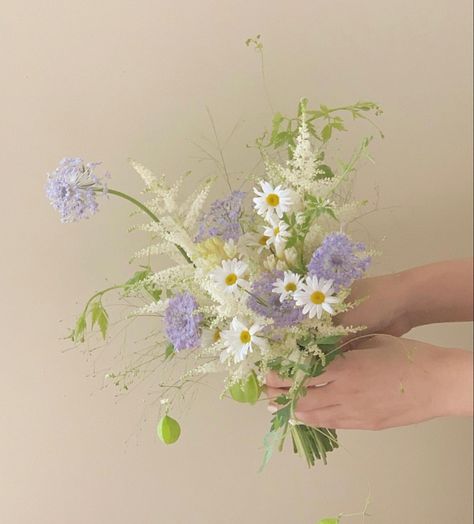 Bride Bouquet Wildflower, Small Flower Bouquet Wedding, Tiny Wedding Bouquet, Tiny Bridal Bouquet, Single Flower Type Bouquet, Simple Small Bouquet, Dainty Bouquet, Airy Bouquet, Small Wildflower Wedding Bouquet