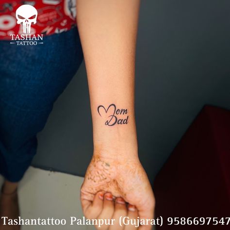 Mom And Dad Memorial Tattoos, Mom And Dad Tattoo, Mum And Dad Tattoos, Finger Tattoos Words, Hand Tattoo Images, Fingerprint Tattoos, Tattoos For Dad Memorial, Memorial Tattoo Ideas, Word Tattoo Ideas