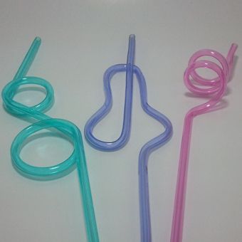 Why haven't I seen crazy straws in years? CRAZY STRAWS ARE STILL COOL. Swirly Straws, Silly Straws, 90s Life, Crazy Straws, 2000s Childhood, 00s Nostalgia, 2010s Nostalgia, Childhood Memories 90s, 90s Memories