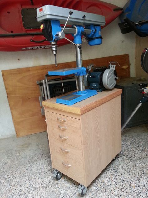 Workshop Organisation, Garage Woodshop, Woodshop Ideas, Drill Press Stand, Workshop Cabinets, Grinder Stand, Work Shops, Garage Diy, Garage Workshop Organization