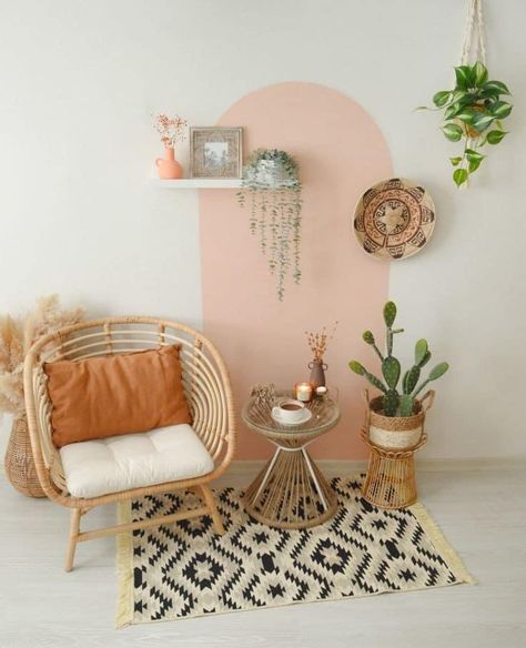 Diy Rattan Home Decor, Rattan Wall Art Bedroom, Living Room Murals Ideas, Cactus Living Room Decor, Ikea Buskbo, Bohemian Airbnb, Bohemian Armchair, Boho Armchair, Bohochic Interiors