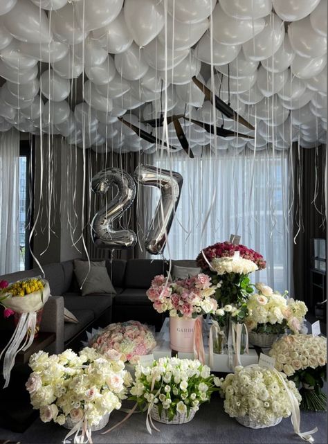 Rebirth Party Ideas, 27th Birthday Decorations For Her, 27 Birthday Aesthetic, 27th Birthday Aesthetic, Room Birthday Decoration Surprise, Birthday Balloons Aesthetic, Birthday Set Up, 27th Birthday Decorations, 27 Birthday Ideas