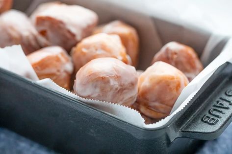 Covered in a homemade vanilla glaze, these Glazed Donut Bites are as easy to make as they are delicious! glazed donut bites, donut bites, easy donut recipes, glazed donuts, iambaker, i am baker, donut holes Glazed Donut Holes Recipe, Glazed Donut Holes, Donut Holes Recipe, Donat Glaze, Donut Bites, Homemade Glaze, Easy Donut Recipe, Peanut Butter Fudge Recipe, Apple Spice Cake